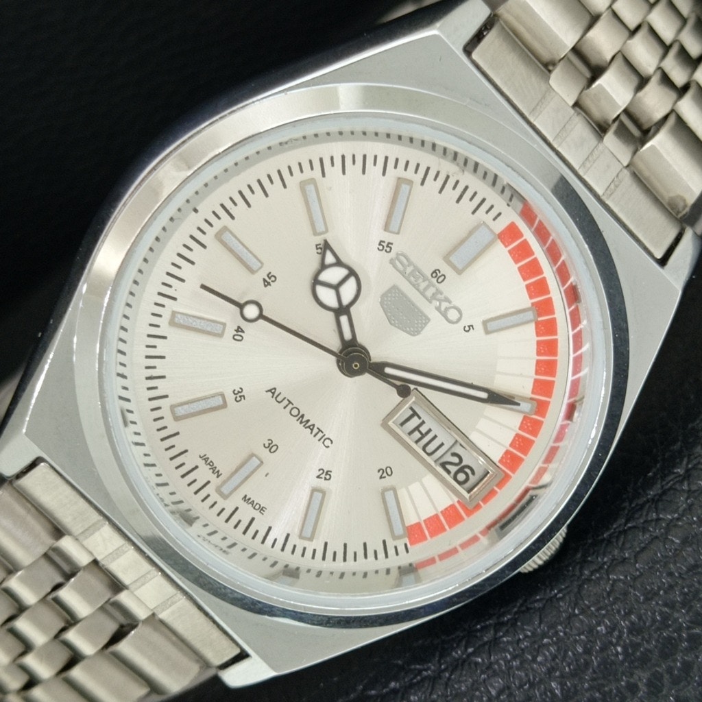Vintage 1970 Seiko Automatic Mens Silver Watch WDaydate  Red Accents
